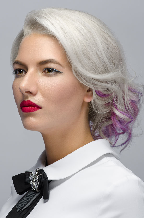 Capelli color grigio silver con punte rosa